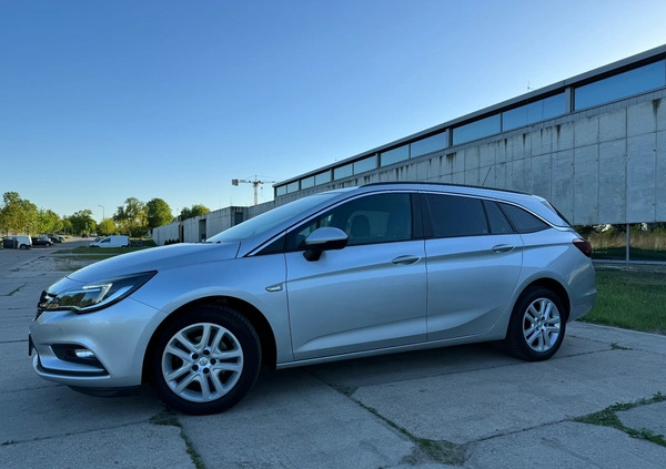 Opel Astra cena 38900 przebieg: 207000, rok produkcji 2019 z Lublin małe 254
